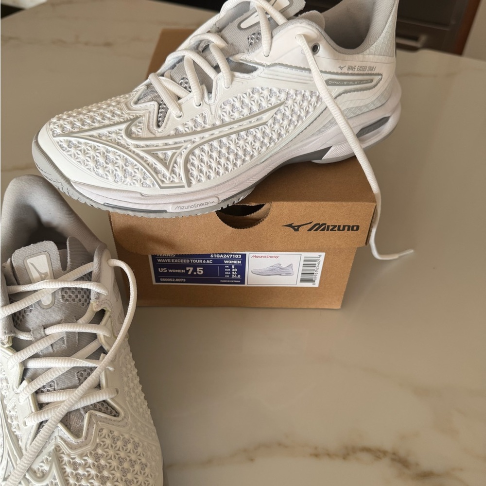 Mizuno White Athletic Shoes